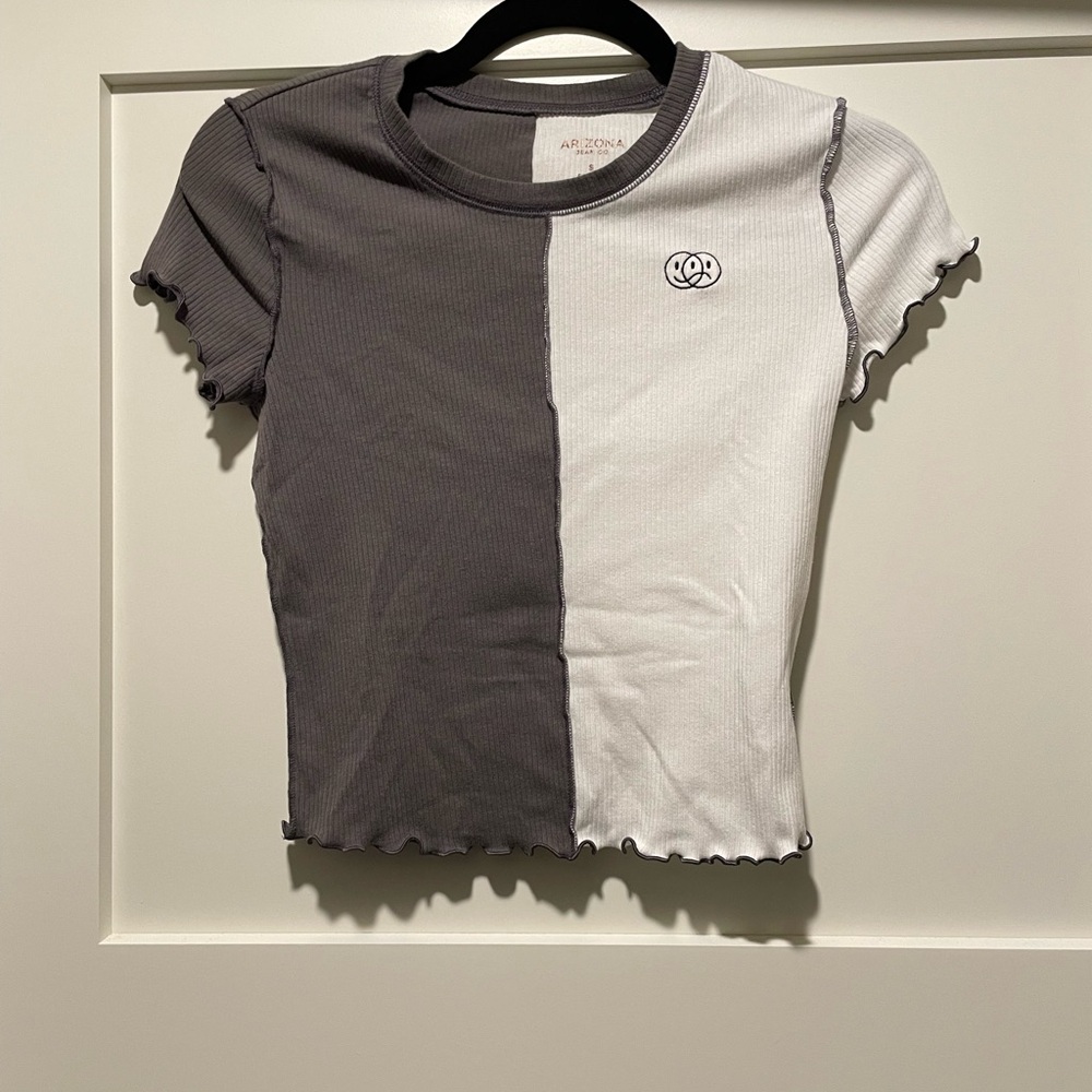 Arizona Jean Company Cropped Fitted Two-Tone Gray and White Shirt